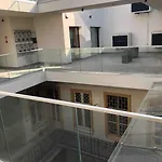 Apartmán Luxury Cozy 2 Bdr Downtown Apt.2 *