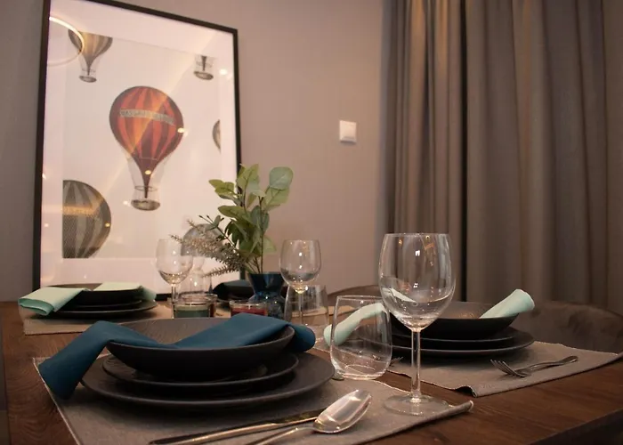 Apartmán Luxury Cozy 2 Bdr Downtown Apt.2 *