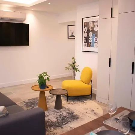 Apartmán Luxury Cozy 2 Bdr Downtown Apt.2