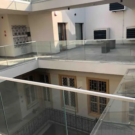 Apartmán Luxury Cozy 2 Bdr Downtown Apt.2 *