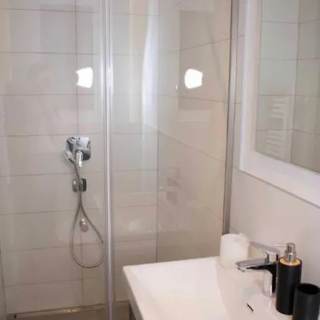 Luxury Cozy 2 Bdr Downtown Apt.2 *