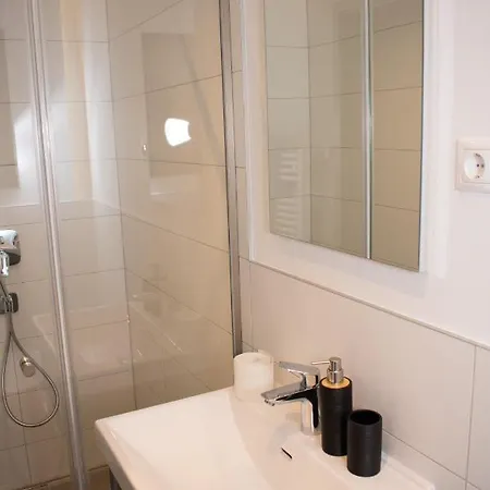 Apartman Luxury Cozy 2 Bdr Downtown Apt.2