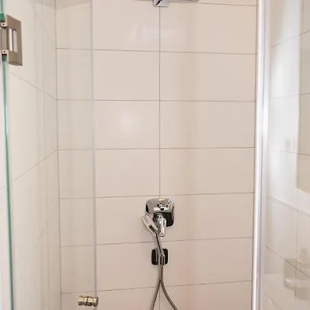 Luxury Cozy 2 Bdr Downtown Apt.2