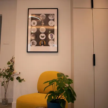 Luxury Cozy 2 Bdr Downtown Apt.2 *