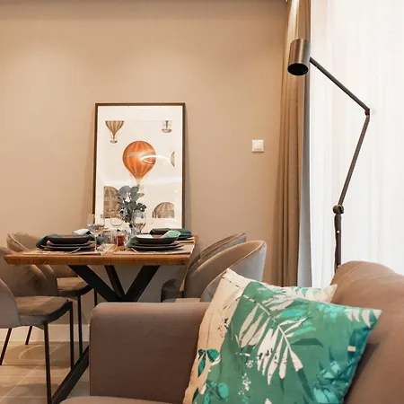 Luxury Cozy 2 Bdr Downtown Apt.2