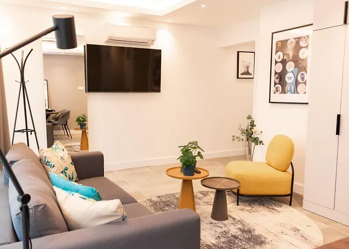 Luxury Cozy 2 Bdr Downtown Apt.2