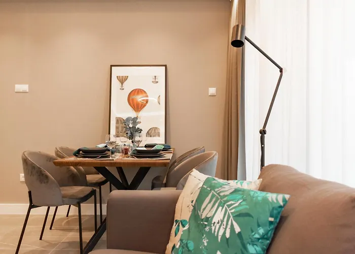 Luxury Cozy 2 Bdr Downtown Apt.2